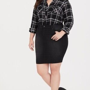 Torrid Black Denim Mini Skirt Distressed Zip Fly Curve Hugging Size 2